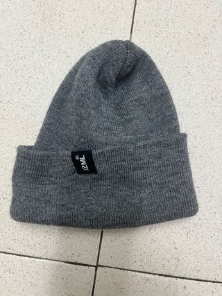 Gorros de lana (negro, azul, gris)