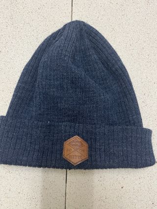 Gorros de lana (negro, azul, gris)