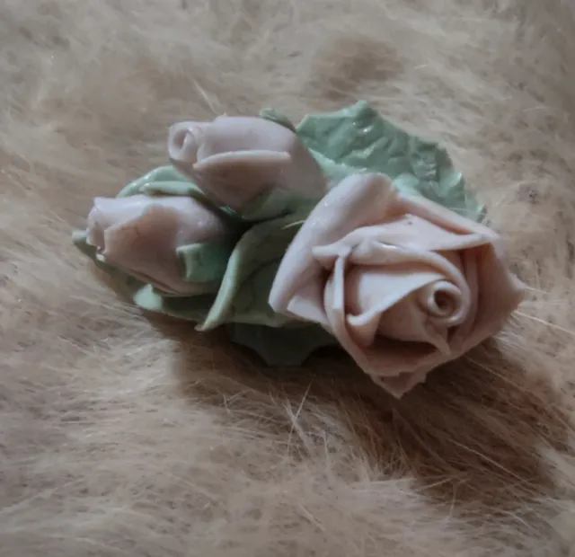 Broche Vintage, porcelana fría.