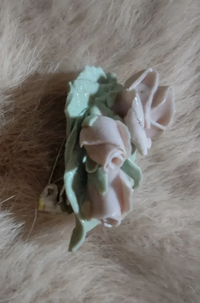Broche Vintage, porcelana fría.