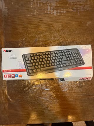 Teclado Trust Classicline Resistente a Salpicadura