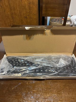 Teclado Trust Classicline Resistente a Salpicadura