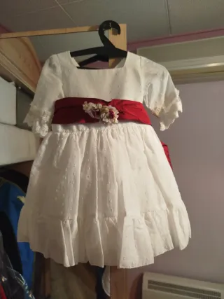 Vestido de arras blanco con fajín rojo