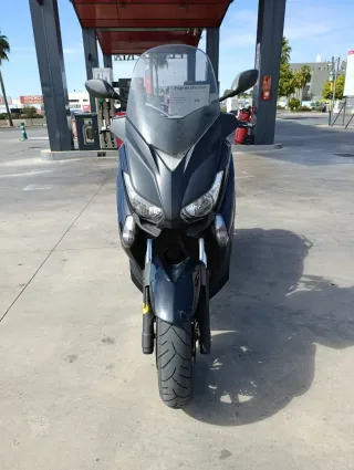 Yamaha X-MAX 400 Scooter Negra