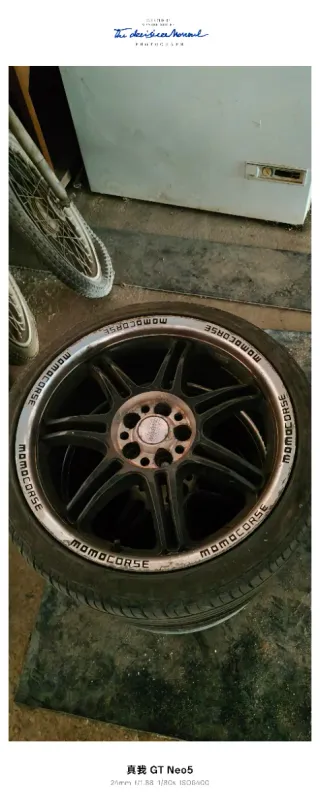 Llantas Momo 17 con cubiertas 90%