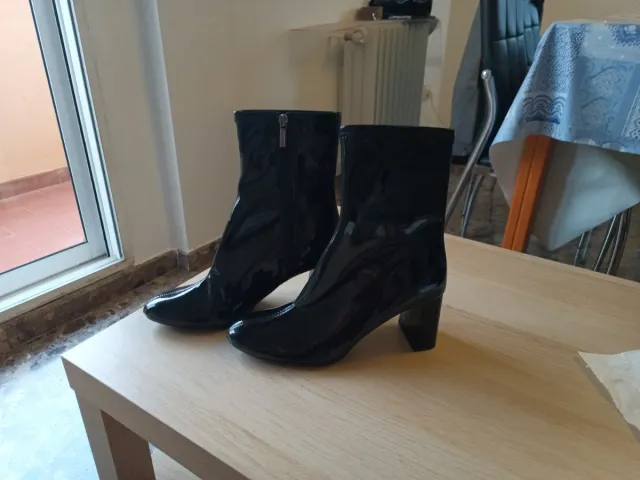 Botines negros charol tacón