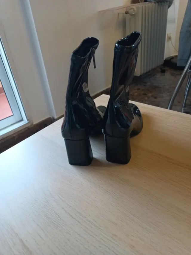 Botines negros charol tacón