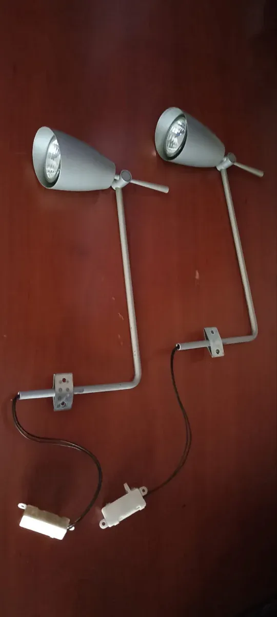 Focos metálicos y de plástico