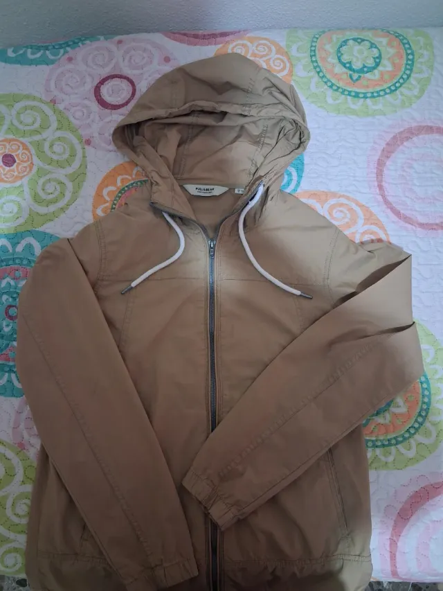 Chaqueta ligera Pull and Bear beige
