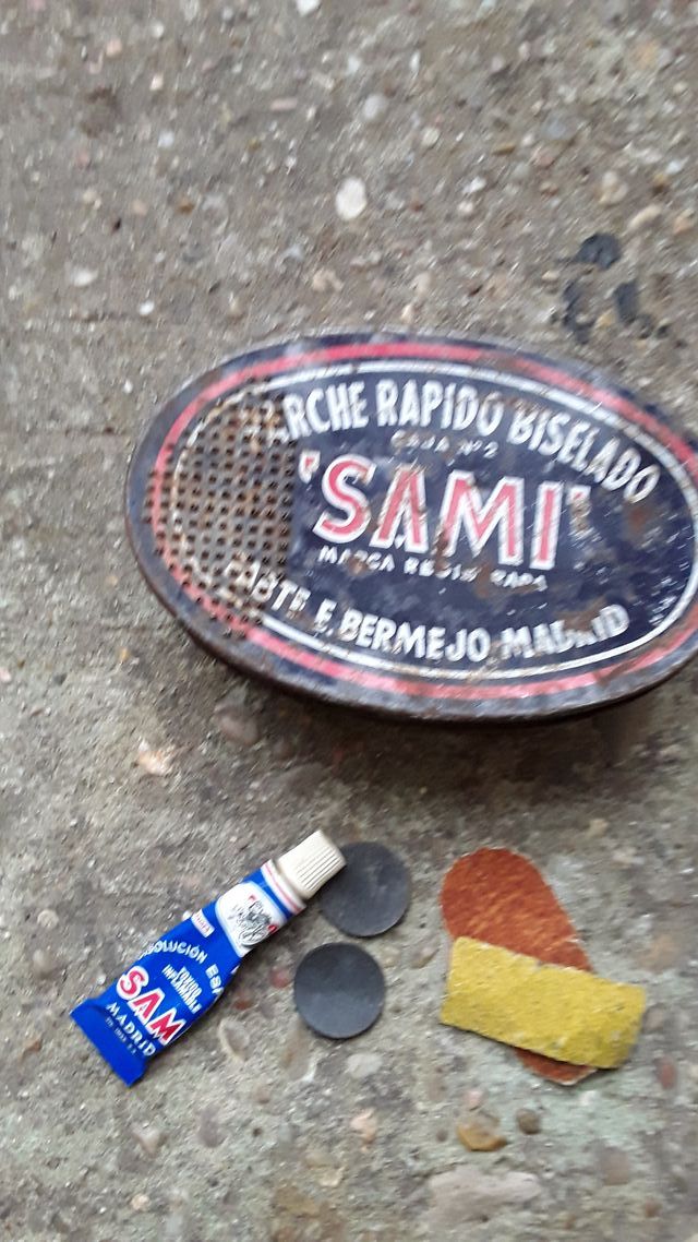 Caja antigua parches SAMI Bermejo Madrid