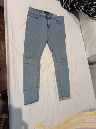 Vaqueros hombre Bershka talla 42