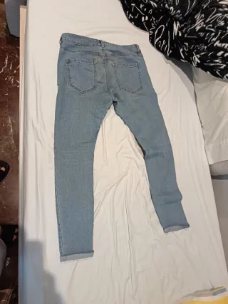 Vaqueros hombre Bershka talla 42