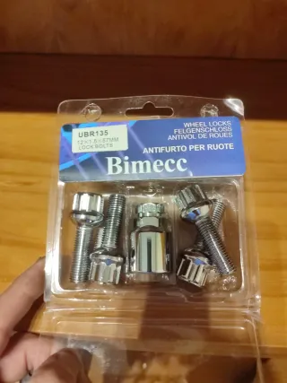 Tornillos Antirrobo Bimecc UBR135, nunca usados