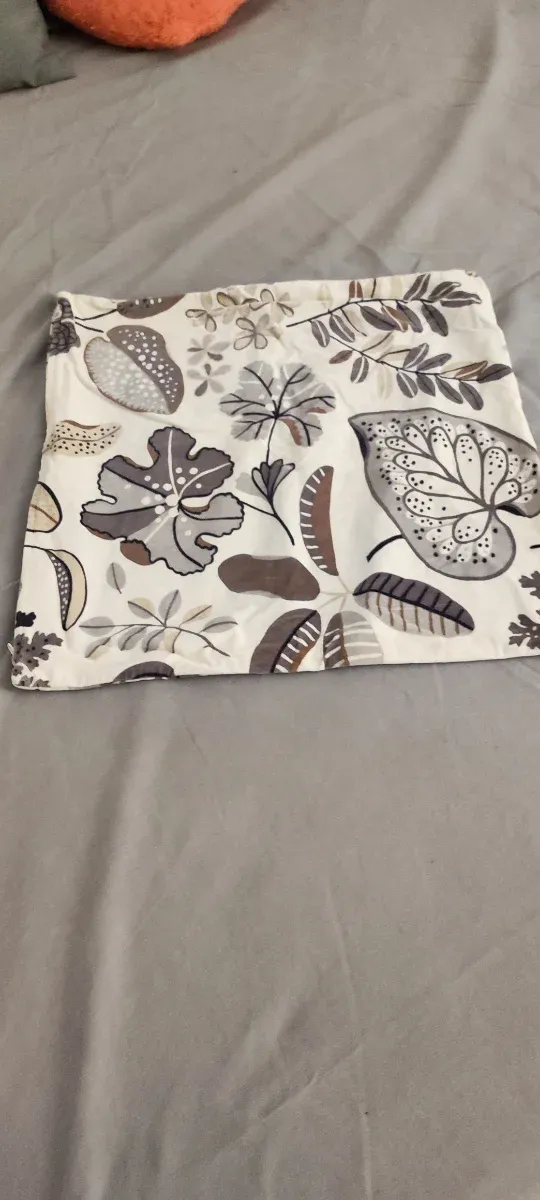 Funda cojín tela estampado hojas