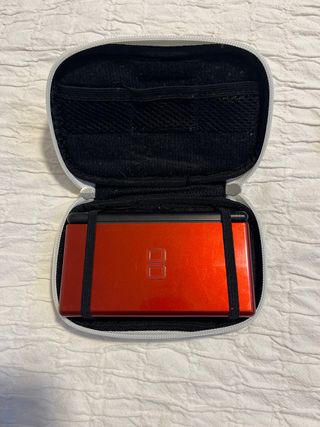 Nintendo DS Lite Roja y Negra + Cargador