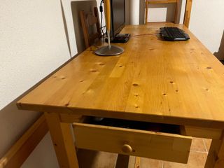 Mesa de comedor de madera