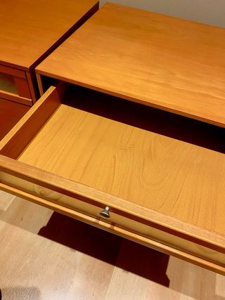 2 comodini in legno e vetro