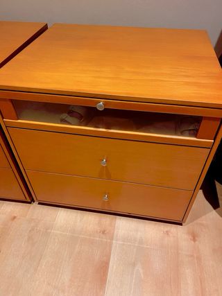 2 comodini in legno e vetro