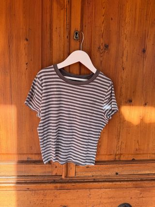 Camiseta Hollister Rayas Gris Oscuro/Claro