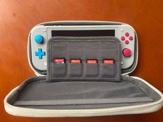 Nintendo Switch Lite + 4 giochi