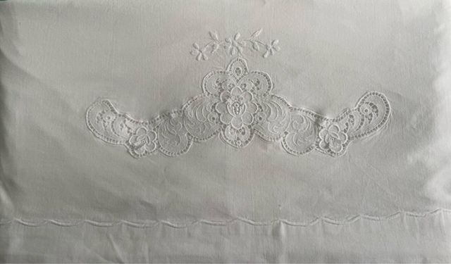 Lenzuolo sopra cotone con 2 federe pizzo