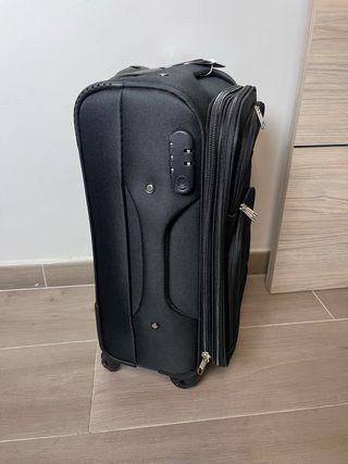 Maleta de viaje negra de tela
