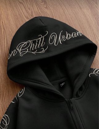 Sudadera con capucha y cremallera negra