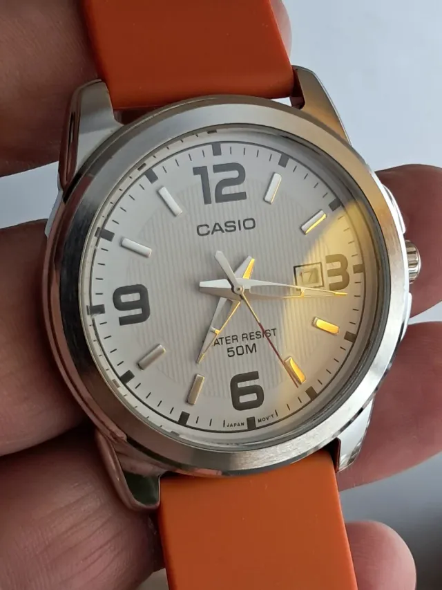 Casio Analógico Cuarzo Naranja Blanco