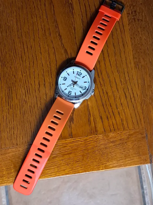 Casio Analógico Cuarzo Naranja Blanco