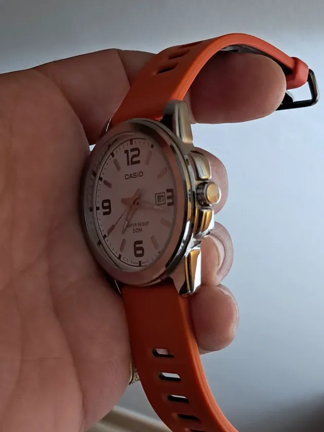 Casio Analógico Cuarzo Naranja Blanco