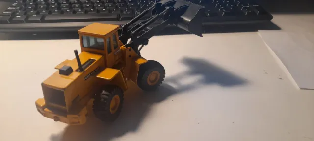 Miniatura Excavadora Joal Volvo BM L160
