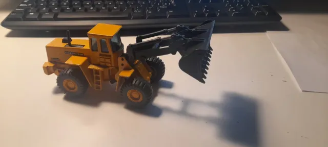 Miniatura Excavadora Joal Volvo BM L160