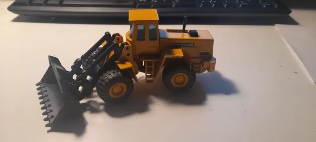 Miniatura Excavadora Joal Volvo BM L160