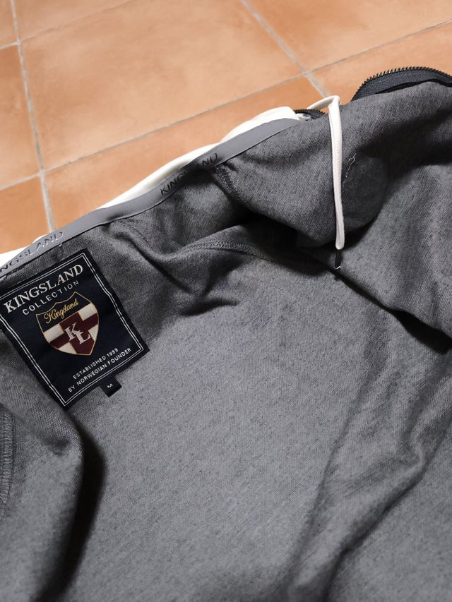 Sudadera Kingsland gris con capucha
