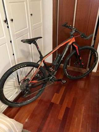 Bicicleta carbono horquilla invertida. Talla L