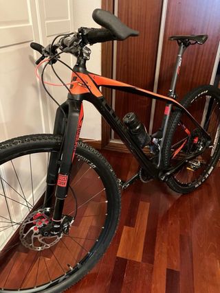 Bicicleta carbono horquilla invertida. Talla L