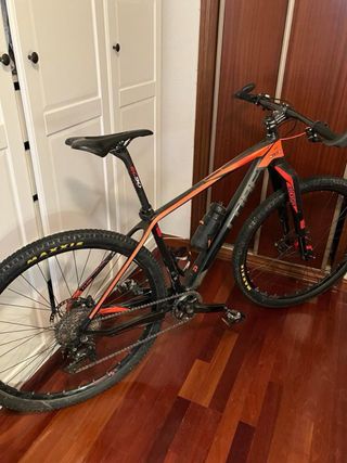 Bicicleta carbono horquilla invertida. Talla L
