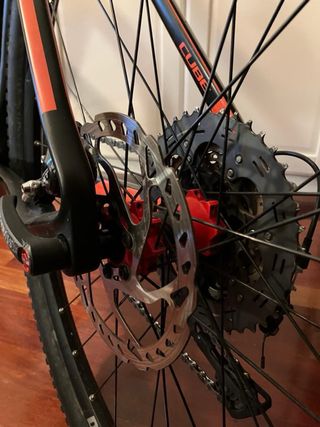 Bicicleta carbono horquilla invertida. Talla L
