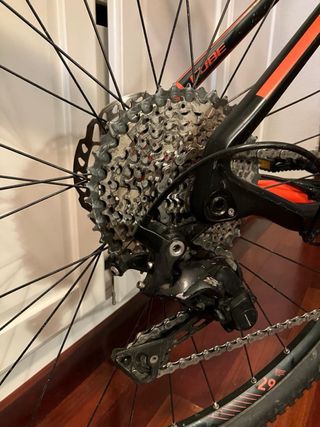 Bicicleta carbono horquilla invertida. Talla L