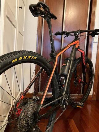 Bicicleta carbono horquilla invertida. Talla L