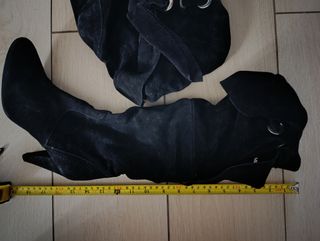 Stivali neri con tacco basso