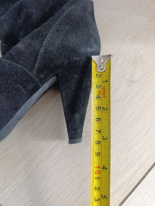 Stivali neri con tacco basso