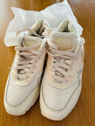 Zapatilla Nike Air Max Beige y Dorado