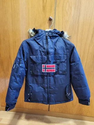 Plumífero Norway Azul con Bandera. TALLA 12