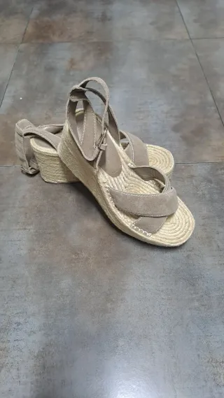 Sandalias esparto cuña beige