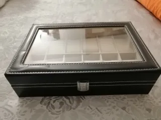Porta orologi con coperchio trasparente