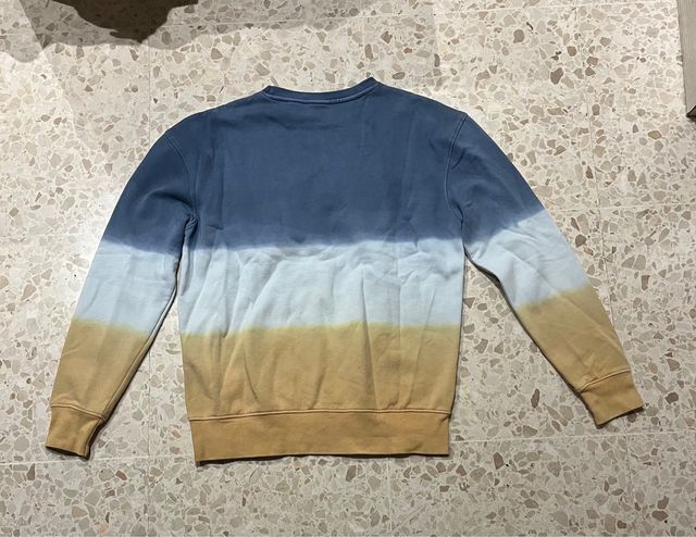 Sudadera degradado azul y amarillo. Marca STWD