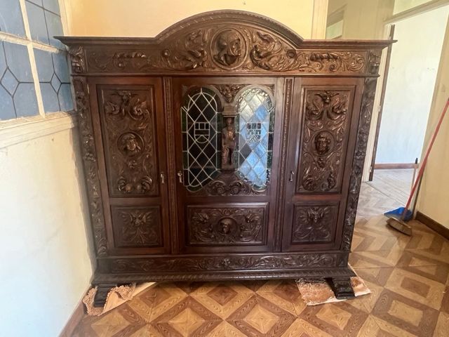 Conjunto escritorio y silla madera tallada