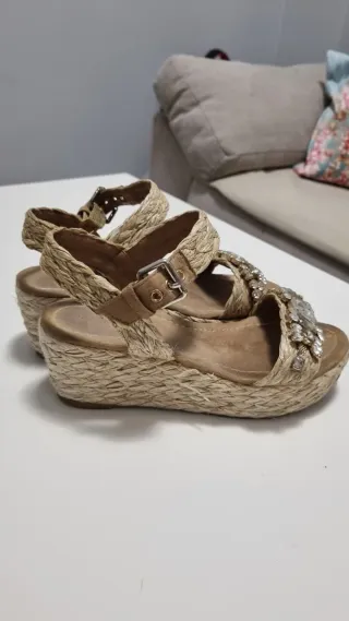 Zapatos de esparto con pedrería