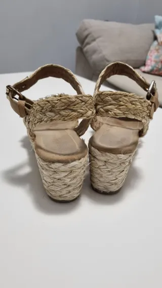 Zapatos de esparto con pedrería